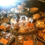 パティスリー キュイッソン - 店内棚