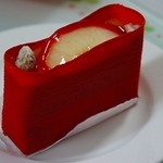 レ・グーテ - ペシュペシュ　420円　シャンパンのムースと 桃のゼリー、TOPは白桃！