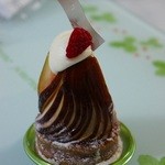 レ・グーテ - ジャルダン 420円 カシスの アーモンド生地の上に 北海道産クリーム チーズをしぼり 旬のいちぢくを トッピング