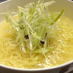 辻よし - 辻よしラーメン「白葱湯麺」
鶏ガラ塩ベースのアッサリしたラーメン。
お酒の後にはたまらない一杯！