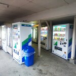 自販機コーナーオアシス - たくさん いろんな自販機があります