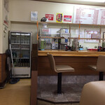 くるまやラーメン - カウンター席にはアクリル板を設置