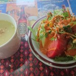 ドゥルガ　ダイニング - スープと絶品サラダ