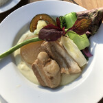 オーヤファンテーブル - リアディゾン。これは確信犯。このコンセプトは素晴らしい。