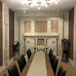 オーヤファンテーブル - 個室もあって見学できましたが、謎の品位。帝国ホテル的な大谷石使った内装。誰が食うんでしょう。公家？