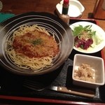 マスカレード - ミートソーススパゲティ