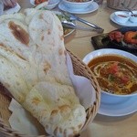 インドカレーレストランプルニマ - ナン＆野菜カレー＆チキンティカ