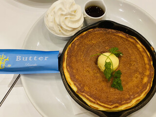 Butter - 発酵バターの窯出しフレンチパンケーキ ９６８円