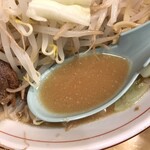革命飯店 世界のチェ・タケダ - 二郎醤油（野菜600g,油少なめ,ニンニク普通,麺300g）スープアップ