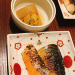 緑水亭 勝浦別館 翠海 - 鮭と鯖の塩焼きはさすがに旨いです
      