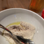 ピッツェリア エ オステリア ムギ - チャーム 300円。