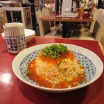 青山食堂 - こちらはこぼれイクラの鮭チャーハン、1,200円。