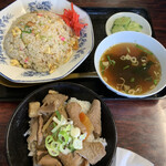 Ramen Fujiya - チャーハンとモツ煮丼