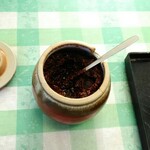 みうらうどん - 練り辛味。こちらの自家製。甘めの汁にピッタリのウマ辛さを味わえます。写ってませんが隣のお盆にギャバンの山椒もスタンバイしてます。