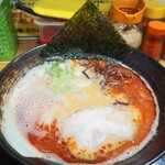 Bushikiwami - 白豚骨720円を麺かため、バラチャーシュー+激辛50円