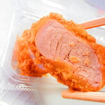 大金畜産 - 四元豚ヒレカツ　３１１円（税込）の断面のアップ【２０２０年１０月】