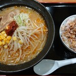 Rokuseiken - 南部辛味ラーメン803円 ミニチャーシュー丼297円