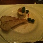 エシェル ドゥ アンジェ - 前菜。パリパリのバゲット付き。