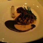 エシェル ドゥ アンジェ - メインです。ここでネギが乗ってくるあたりが面白いです笑