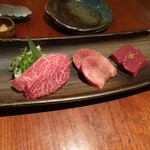 よろにく - 焼き物　塩 右からハツ　上タン　カイノミ