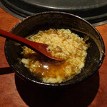 よろにく - 残ったたまごにご飯を投入！