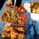 秩父宮ラグビー場 売店 - 分かる人にはカメラで誰だかわかってしまいそう。