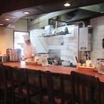 洋食の店 アラカルト - 和やかな風景。