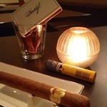 Bar Vintage with Restaurant - ボリバール＆コイーバ