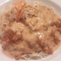 中国飯店 三田店 - 胡麻だれをかけて食べます。