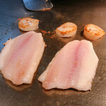 真樹 - イサキとホタテの鉄板焼き