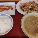 富山上袋食堂 - 鮭塩焼き・野菜炒め・ご飯小・豚汁