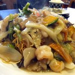麺や 竜の字 - 長崎海鮮皿うどん(カタ麺)。こちらの具の中もカボチャがありました。