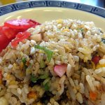 麺や 竜の字 - 塩っ気強めのチャーハンでした。