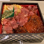 駅弁屋 踊 - まぐろいくら弁当、1,300円