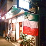 イタリア食堂・ファゴット - お店の外。　こじんまりしたかわいい感じがします♪