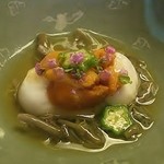先付　胡麻豆腐、ジュンサイ、海胆