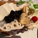 横浜中華街 薬膳火鍋 大草原 - 