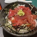 海鮮居酒屋 羽田市場 - ご飯にのせたところ