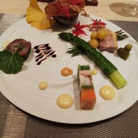 銀座 大石 - 前菜盛り合わせ。ほろほろ鳥のパテアンクルートと野菜テリーヌは さすがの旨さ。対し、秋刀魚は 正直 まるで旨くない。