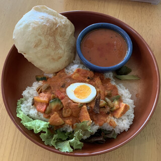 南インドの味 カレーリーフ - サタデーブランチ(本日のカレーはポテトのスパイシーカレー選択)¥1180