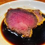 大衆肉酒場 肉汁 - 迫力あるビフカツ