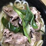 釜田 - 肉うどん　880円　娘、鈴友
