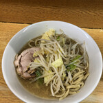 ラーメン二郎 - ラーメン 780円　麺半分・ヤサイ少な目にんにくで