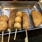 串かつ 山本 - 玉ネギ、豚ヘレ、うずら、鶏つくね、牛