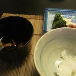 山玄茶 - 食事　白飯、赤出汁、香の物