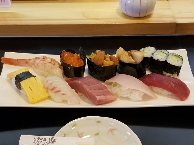 魚がし寿司の料理の写真