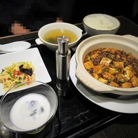 中国料理 豪華 - ランチ定食1100円の全景