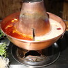 Suiyou Meibou - 鴛鴦鍋（おしどり鍋）※炭火火鍋，紅湯と白湯の２色鍋