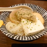 飲んべぇ食堂 らくだ屋 - おでん(大根、ハモ天、はんぺん、白滝)