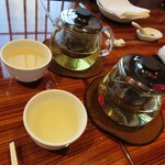 横浜中華街 重慶飯店 - 凍頂烏龍茶と龍井茶